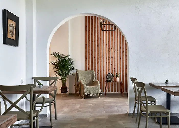 Charm Hotel, Hotel 2*