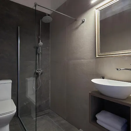 Charm Hotel, Hotel