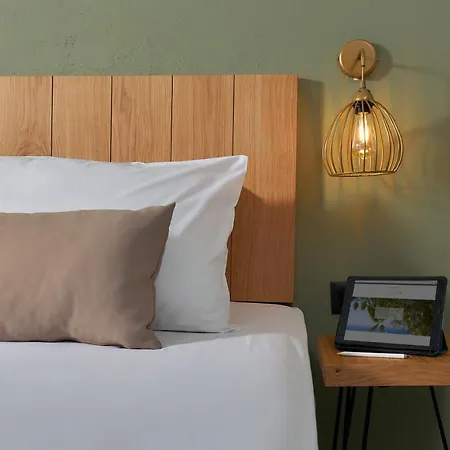 Charm Hotel, 2*