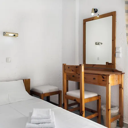מלון Charm Hotel, הרסוניסוס