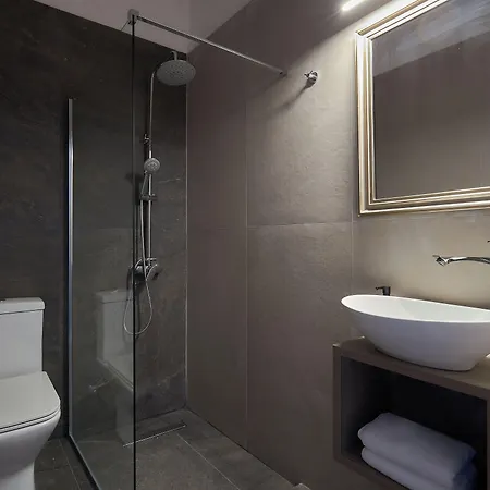 Charm Hotel, מלון 2*