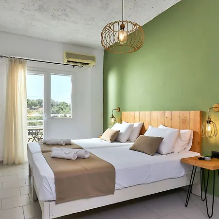 Charm Hotel, הרסוניסוס