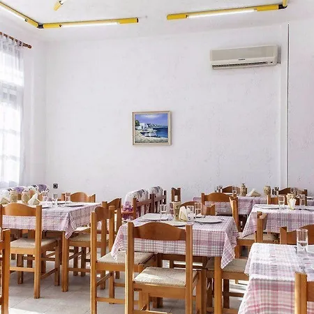 מלון Charm Hotel, הרסוניסוס