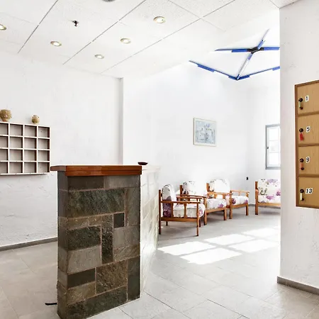Charm Hotel, הרסוניסוס